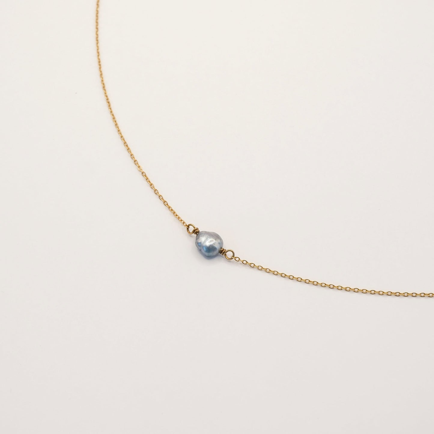 Ras du cou Noya  en keshis de Tahiti ou d'eau douce. Bijoux en acier inoxydable doré