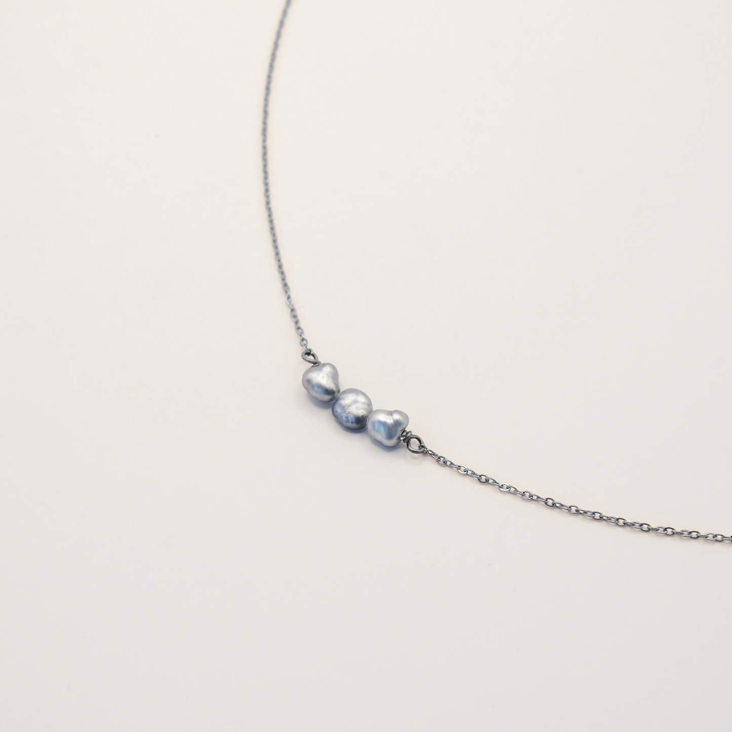 Ras du cou Umoa en keshis de Tahiti ou d'eau douce. Bijoux en acier inoxydable argenté